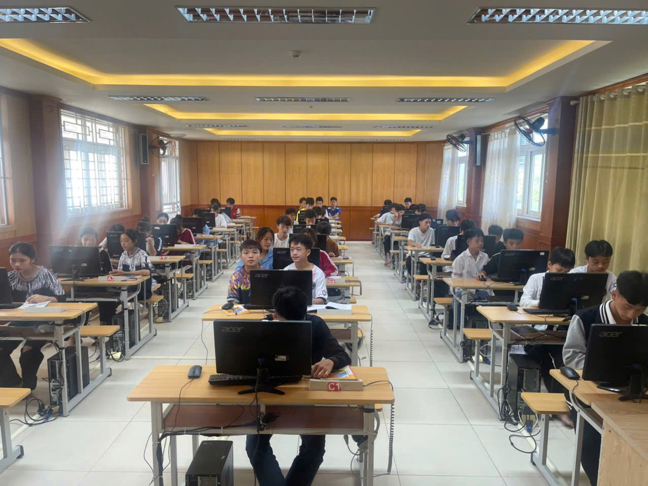 Ứng dụng công nghệ thông tin và trí tuệ nhân tạo  AI trong giảng dạy học sinh dân tộc thiểu số tại Trường Cao đẳng Luật Miền Bắc